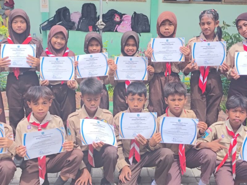 Penyerahan Piagam Lomba Iklim Gugus Depan Pramuka Jawa Timur