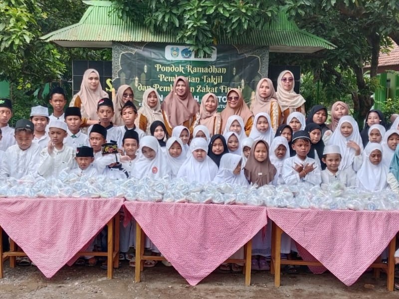 Berbagi Takjil Di Bulan Ramadhan